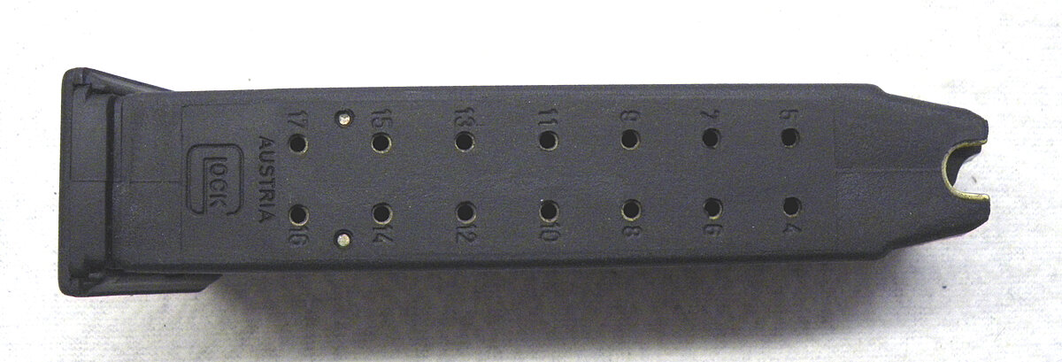 Magazin Glock 17 schwarzer Zubringer - gebraucht