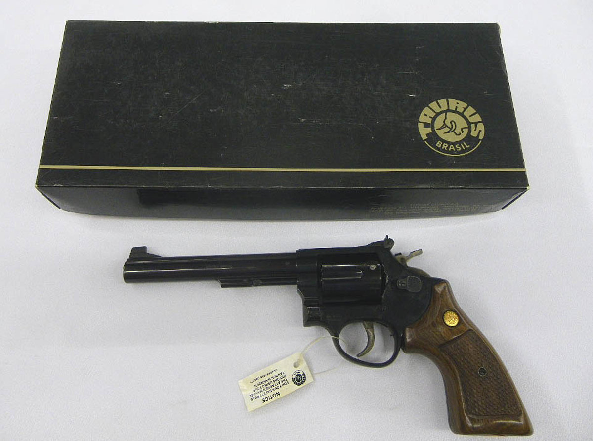 Taurus M96 - Revolver