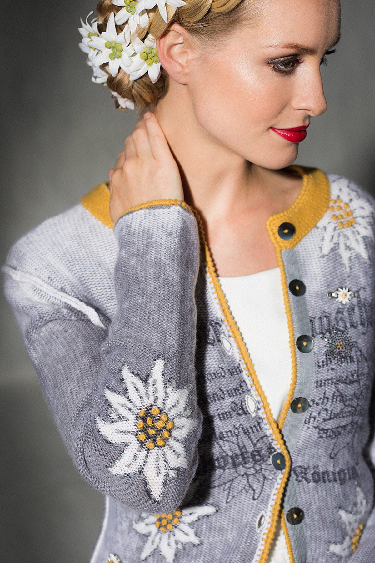 Zaubermasche Strickjacke Print mit Edelwei safran